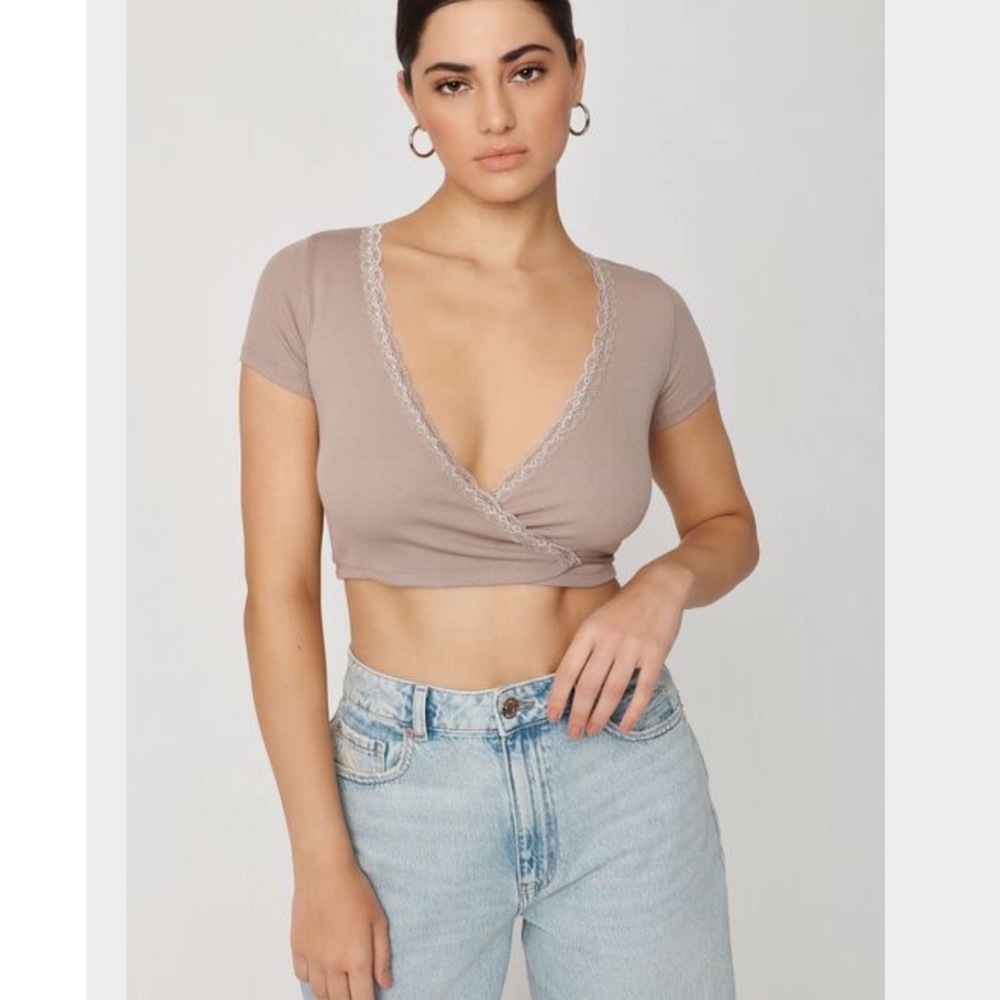 Pretty wrap tee